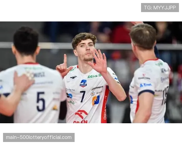 波超男排半决赛，肯杰任科兹莱主场爆满，助主队逆转取胜